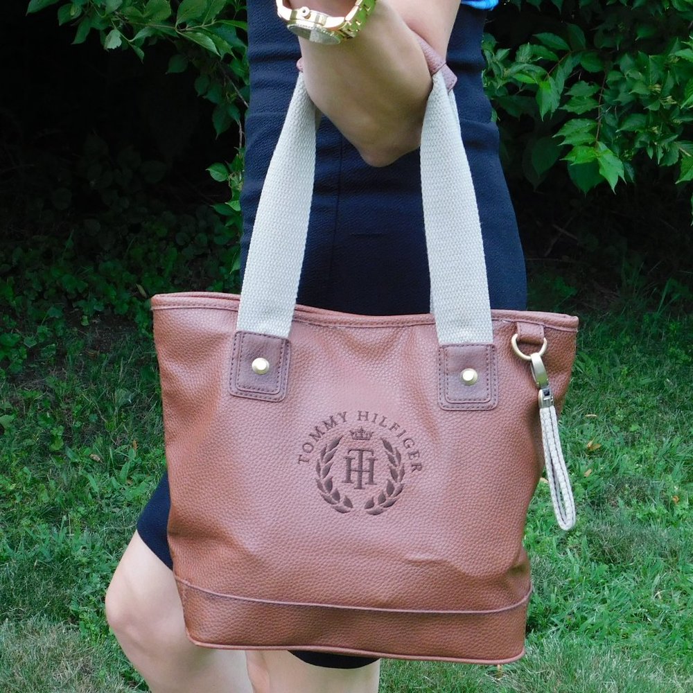 ☆ TOMMY HILFIGER Tan Pebbled Leather Bag ☆